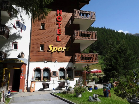 Ski-In/Ski-out-Hotel Sport Saas-Almagell