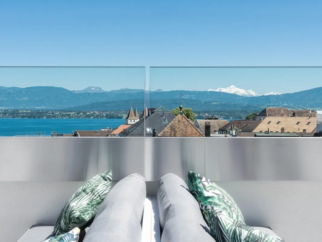 Base Nyon